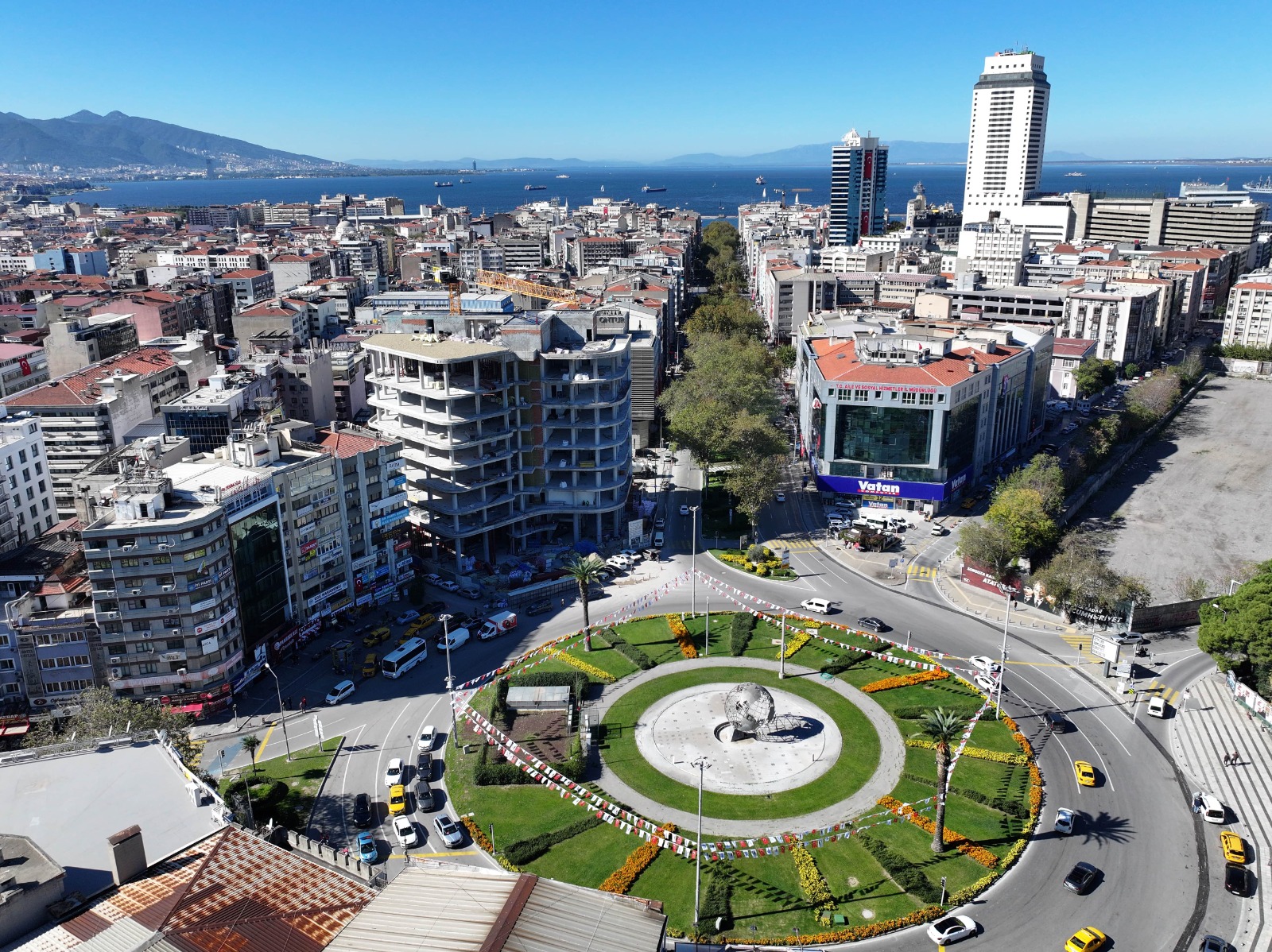 İzmir´in Kalbinde Yeni Hizmet Binası
