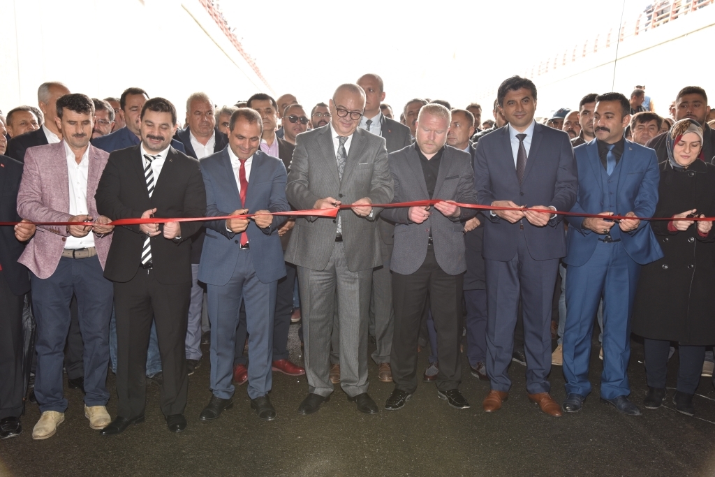 Alaşehirde Dev Projenin Açılışı Yapıldı. Başkan Ergün'den Klasik Otomobilli Kavşak Açılışı